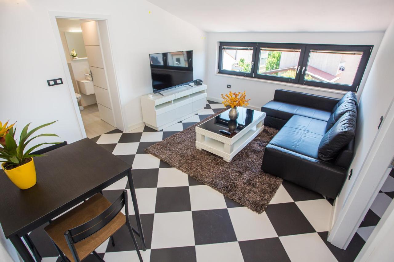 Black & White Apartment Ровинь Экстерьер фото